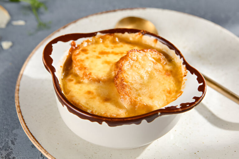 A delicious bowl of French onion soup topped with toasted bread and melted cheese