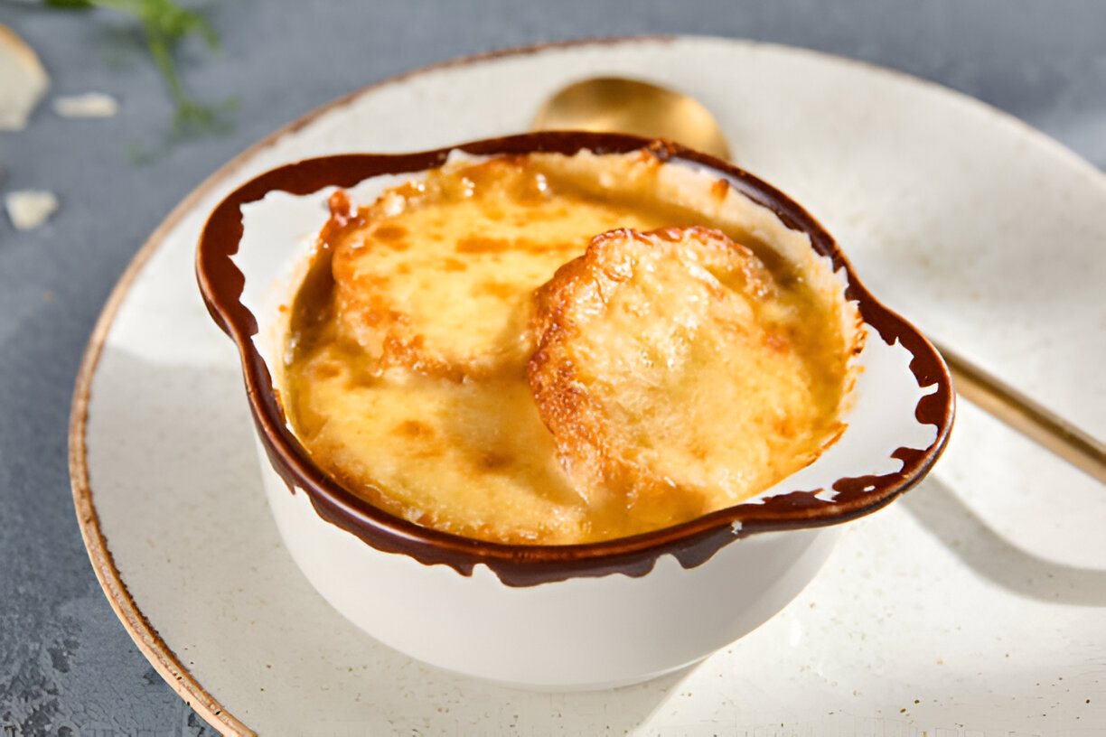A delicious bowl of French onion soup topped with toasted bread and melted cheese